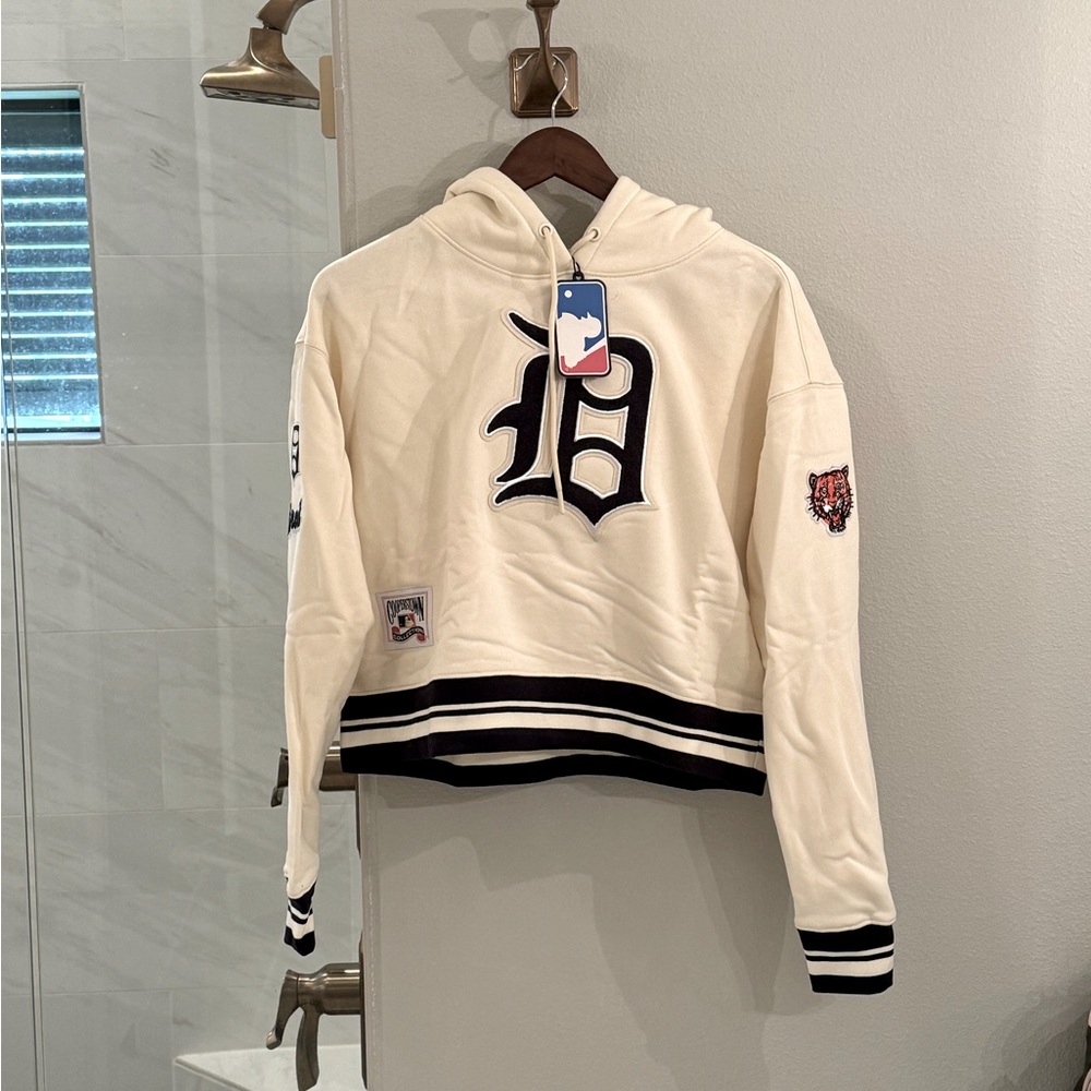Women’s Detroit Tigers cropped hoodie NWT